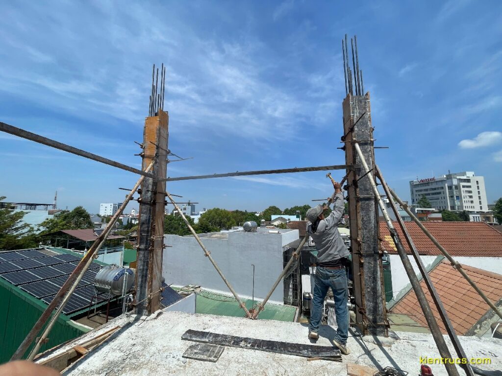 hinh thi cong nha co tu 33 Kiến trúc S