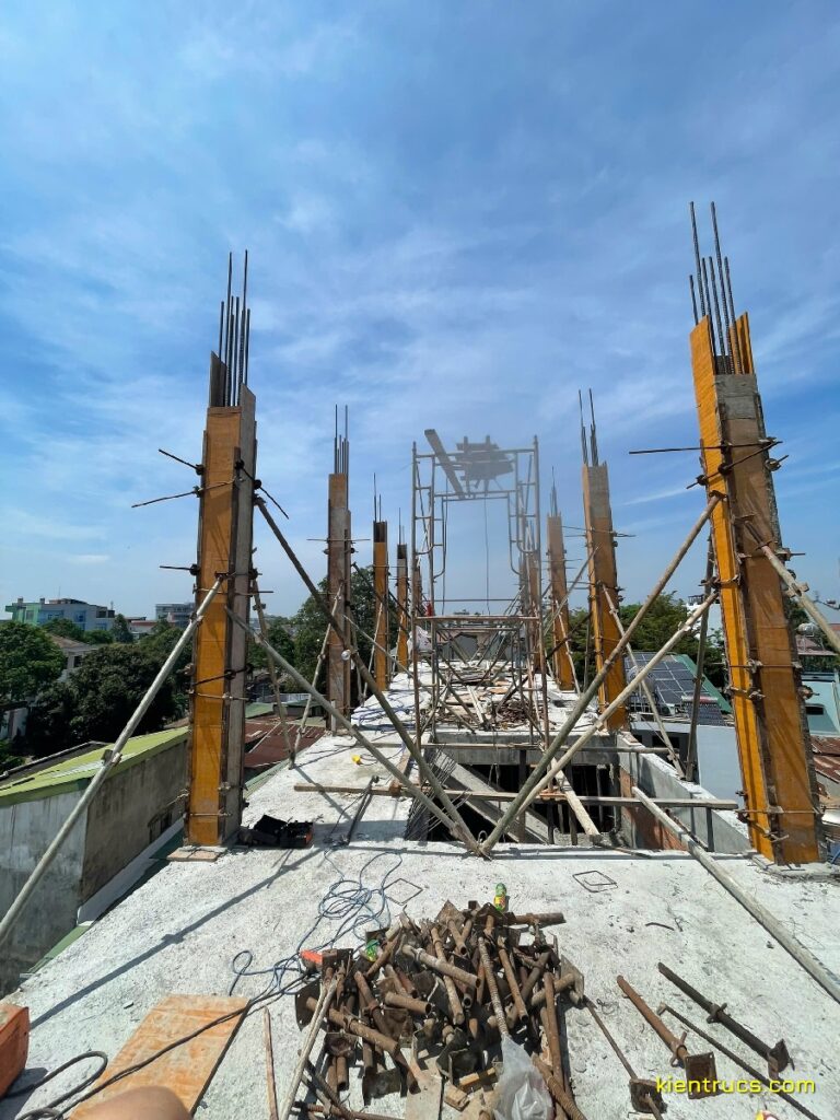 hinh thi cong nha co tu 35 Kiến trúc S